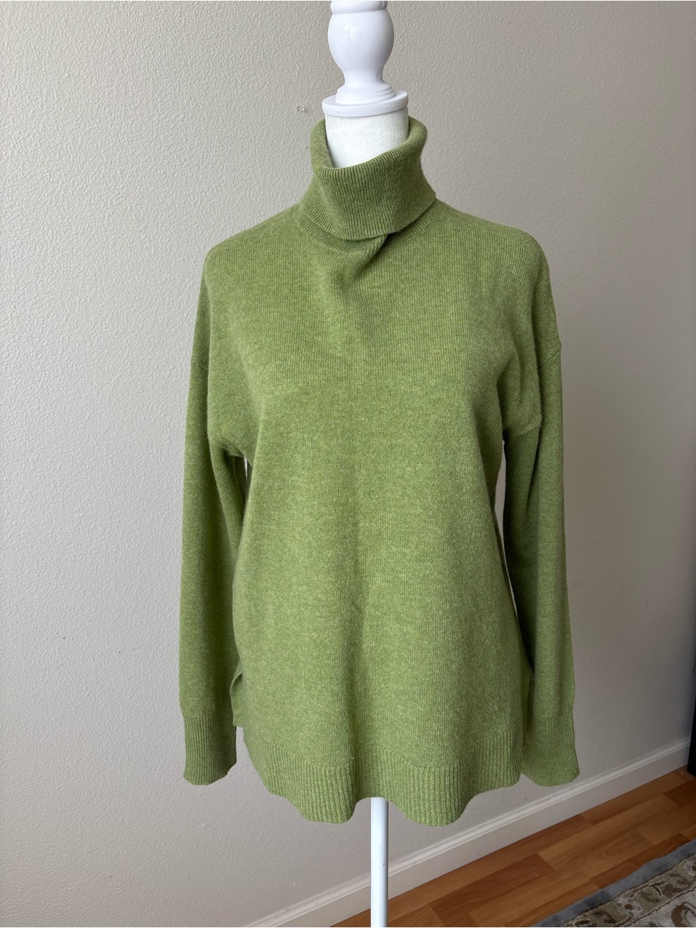 Nordstrom Olive Green Turtleneck Sweater 100% cashmere
